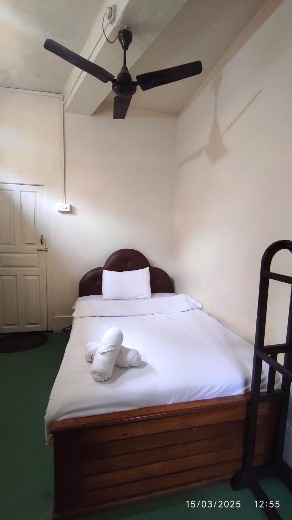 Baba Tourist Lodge Shillong Luaran gambar
